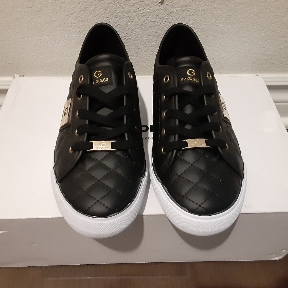 Guess - Picture 2 of 5